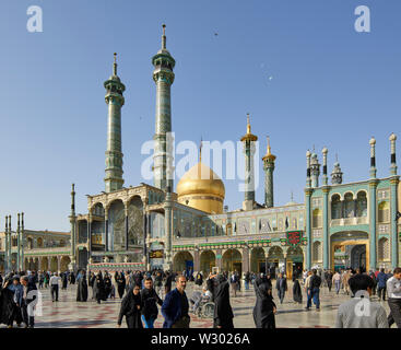 Qom, Iran. 10th Nov, 2017. The shrine of Fatemeh al-Masumehs, sister of the Eighth Imam, in the city of Qom in Iran with its golden dome is an important pilgrimage destination, recorded on 10.11.2017. Minimum fee 20,- Euro minimum fee EUR 20, 00 Credit: Thomas Schulze/dpa-Zentralbild/ZB/dpa/Alamy Live News Stock Photo