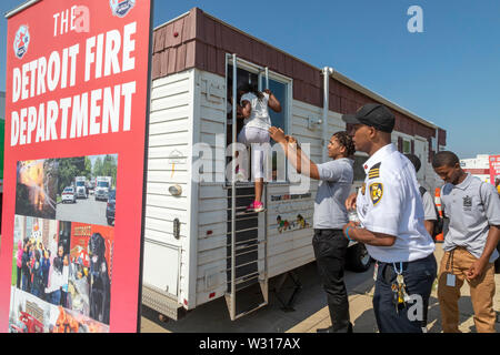 Detroit, Michigan - The Detroit Fire Department's Fire Safety House. The facility uses a fog machine to simulate smoke in a house fire and allows chil Stock Photo