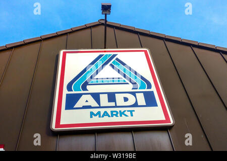 Aldi Markt logo supermarket store Berlin Germany Stock Photo