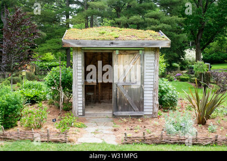A potting shed with a living sedum roof designed by Martha Stewart at the Berkshire Botanical Garden in Stockbridge, Massachusetts, USA. Stock Photo