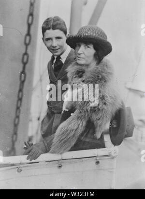 Margaret Sanger and son in Japan Stock Photo