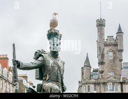 Gordon Highlanders statue by Mark Richards, Castlegate, Aberdeen, Scotland, UK with gull & Citadel building Stock Photo