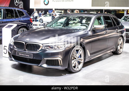 Emblème BMW 50 ans de l'héritage M sur le capot Photo Stock - Alamy