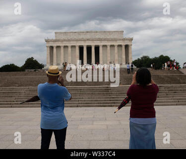 Washington, DC, USA. 11th July, 2019. Tourists take photos in front of the Lincoln Memorial in Washington, DC, the United States, July 11, 2019. Credit: Liu Jie/Xinhua/Alamy Live News Stock Photo