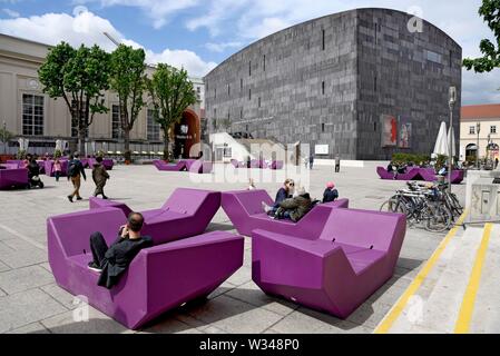 MuseumsQuartier, seating Enzis Hofmobel in the inner courtyard MuseumsQuartier with Museum of Modern Art Ludwig Foundation, MUMOK, Vienna, Austria, Stock Photo