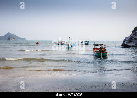 Thai fisherman boats in the blue sea in Khao Sam Roi Yot National Park Stock Photo