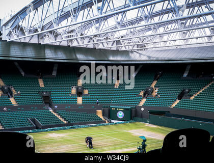 London, UK. 12th July, 2019. General view roof opening at day 11 at the Wimbledon Tennis Championships 2019 at the All England Lawn Tennis and Croquet Club in London. Credit: Frank Molter/Alamy Live News Stock Photo