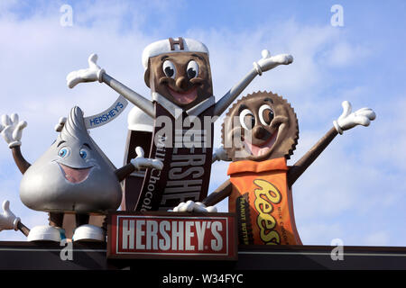 Welcome sign at Hershey's Chocolate World in Pennsylvania, USA Stock Photo