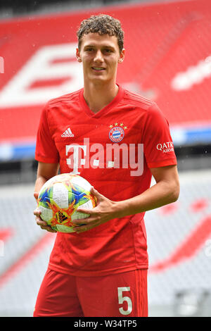 正規品　FC Bayern Munchen Pavard 5 FC Bayern Munich #5 Pavard 2020/2021 Home Size S shirt