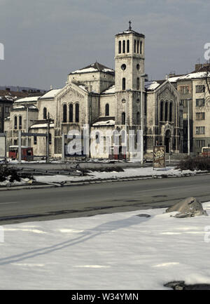 2nd April 1993 During the Siege of Sarajevo: Saint Joseph’s Church (Roman Catholic) across 'Sniper Alley' (Zmaja od Bosne), seen from the front of the Assembly Building. Stock Photo