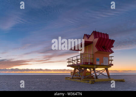 EIGHTH STREET LIFEGUARD STAND (©WILLIAM LANE 2016) MIAMI BEACH FLORIDA EIGHTH STREET LIFEGUARD STAND (©WILLIAM LANE 2016) MIAMI BEACH FLORIDA