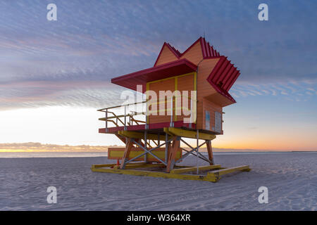 EIGHTH STREET LIFEGUARD STAND (©WILLIAM LANE 2016) MIAMI BEACH FLORIDA EIGHTH STREET LIFEGUARD STAND (©WILLIAM LANE 2016) MIAMI BEACH FLORIDA