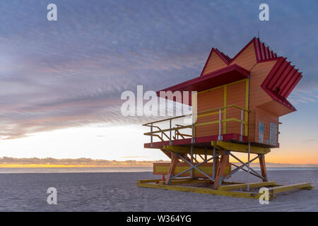 EIGHTH STREET LIFEGUARD STAND (©WILLIAM LANE 2016) MIAMI BEACH FLORIDA EIGHTH STREET LIFEGUARD STAND (©WILLIAM LANE 2016) MIAMI BEACH FLORIDA