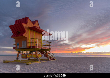 EIGHTH STREET LIFEGUARD STAND (©WILLIAM LANE 2016) MIAMI BEACH FLORIDA EIGHTH STREET LIFEGUARD STAND (©WILLIAM LANE 2016) MIAMI BEACH FLORIDA