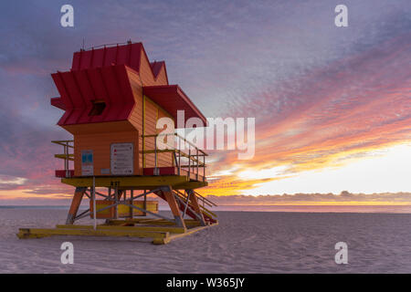 EIGHTH STREET LIFEGUARD STAND (©WILLIAM LANE 2016) MIAMI BEACH FLORIDA EIGHTH STREET LIFEGUARD STAND (©WILLIAM LANE 2016) MIAMI BEACH FLORIDA