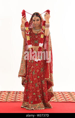 50+ Lotus Jaimala Designs We Found For Your Dream Wedding Day! |  WeddingBazaar