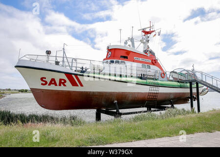 26 June 2019, Schleswig-Holstein, Fehmarn: The former sea rescue cruiser Arwed Emminghaus is located in the harbour of Burgstaaken on Fehmarn as an exhibit of the sea rescue museum. Photo: Markus Scholz/dpa Stock Photo