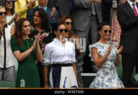 London England  13 July 2019 The Championships Wimbledon 2019 13072019  Katherine Duchess of Cambridge and Pippa Matthews applaud from the  Royal Box after Simona Halep wins Ladies Singles Final but  Meghan Duchess of Sussex does not join in. Photo Roger Parker International Sports Fotos Ltd/Alamy Live News Stock Photo