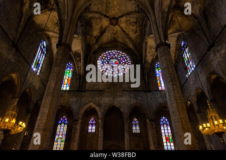 Interior of Santa Maria del Mar Basilica in typical Catalan Gothic style with pointed arches and high columns. Detail of the colourful rose window. La Stock Photo