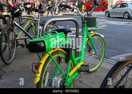 Dockless Lime-E electric bike in London, England United Kingdom UK Stock Photo