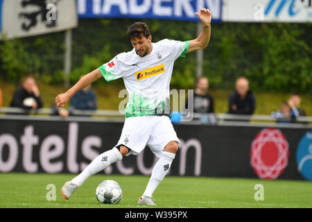 Heimstetten, Deutschland. 13th July, 2019. Tobias STROBL (Borussia Monchengladbach), Action, Single Action, Single Image, Cut Out, Full Body Shot, Whole Figure. TSVMunich 1860-Borussia Monchengladbach 0-1, Schauinsland Travel Cup 2019, on 13.07.2019 in the Sportpark Heimstetten. Test Match Tournament, Test Game, DFL REGULATIONS PROHIBIT ANY USE OF PHOTOGRAPHS AS IMAGE SEQUENCES AND/OR QUASI VIDEO. | usage worldwide Credit: dpa/Alamy Live News Stock Photo