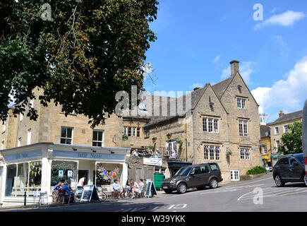 Jaffe and Neale bookshop and cafe in Chipping Norton, Oxfordshire, UK. Part of the Cotswolds Stock Photo
