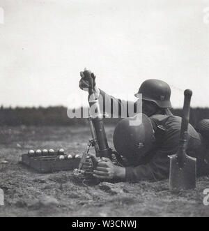 50mm mortar hi-res stock photography and images - Alamy