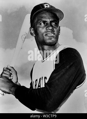 Pittsburgh pirates roberto clemente hi-res stock photography and images -  Alamy