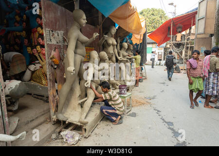 Artist Making HIndu Godess Idol using Clay in the streets of Kumartuli,Kolkata,India Stock Photo