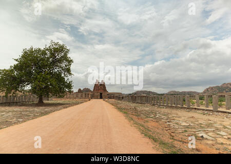 Way to Ruined Vittala Temple complex and stone Chariot at Hampi, India. Stock Photo