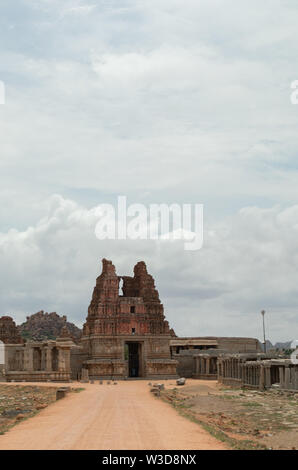 Way to Ruined Vittala Temple complex and stone Chariot at Hampi, India. Stock Photo