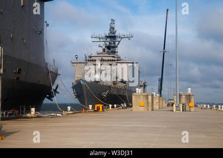 USS Carter Hall (LSD 50) Harpers Ferry Class docks at a pier on Naval Air Station Norfolk, Virginia, July 12, 2019. U.S. Marines with II Marine Expeditionary Force rehearsed a loading exercise with the U.S. Navy to rapidly form, embark and deploy maritime Defense Support for Civil Authorities operations in support of U.S. Northern Command. (U.S. Marine Corps photo by Lance Cpl. Adaezia Chavez) Stock Photo