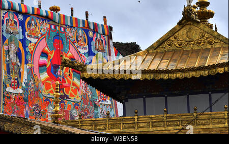 Xigaze, China's Tibet Autonomous Region. 15th July, 2019. A giant Thangka painting is displayed at the Tashilhunpo Monastery in Xigaze, southwest China's Tibet Autonomous Region, July 15, 2019. Thangka are Tibetan Buddhist artworks painted on cotton or silk. The religious paintings can be traced back to the 10th century and typically depict Buddhist deities. Credit: Chogo/Xinhua/Alamy Live News Stock Photo