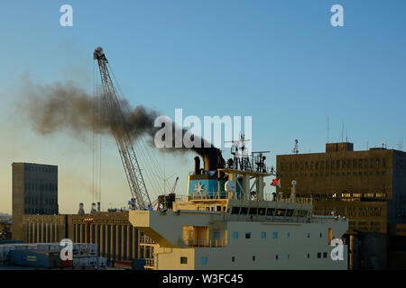 buenos aires, argentina - january 26, 2014: thick exhaust gases ermerging from the funnel of the containership maersk leticia   (imo 9526916) departin Stock Photo