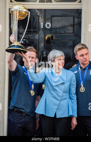 London, UK. 15th July, 2019. Eoin Morgan, England’s captain, shows off the World Cup trophy as the victorious cricket team visit Prime Minsiter Theresa May at Number 10 Downing Street. Credit: Guy Bell/Alamy Live News Stock Photo