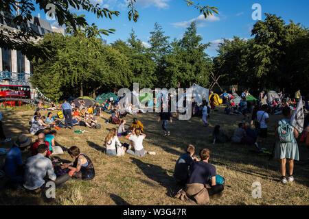 London, UK. 15 July, 2019. The Extinction Rebellion camp site at Waterloo Millennium Green on the first day of the group’s ‘summer uprising’, a series of events intended to apply pressure on local and central government to address the climate and biodiversity crisis. Credit: Mark Kerrison/Alamy Live News Stock Photo