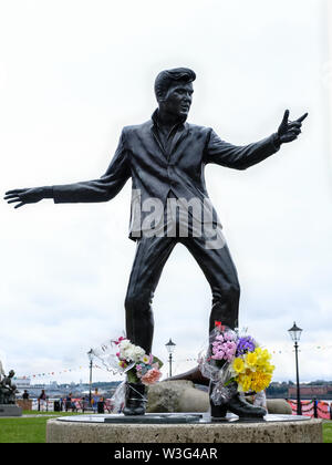 Bronze statue of Billy Fury by Tom Murphy, erected in 2003 in Albert Dock, Liverpool, UK Stock Photo