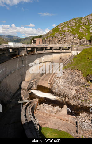 The Monar Dam at in Glen Strathfarrar, Highland Scotland.  The first double curvature arch dam built in Britain in 1963. Stock Photo