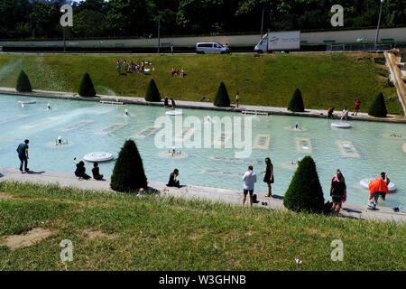 Parisians keeping cool in the fountains of Trocadero Gardens in Paris, France during a heat wave Stock Photo