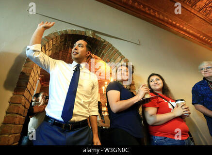 Silvis, Iowa, USA. 15th July, 2019. Former Secretary of Housing and Urban Development and democratic presidential candidate Julian Castro of Texas waves to local residents gathered at the Black Pearl Cafe and Boutique on 2nd St. in downtown Muscatine, Iowa Monday, July 15, 2019. Credit: Kevin E. Schmidt/Quad-City Times/ZUMA Wire/Alamy Live News Stock Photo