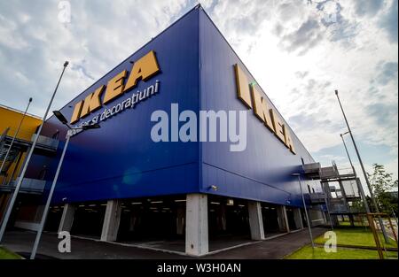 lelijk lezing Nieuwe betekenis Bucharest, Romania - June 24, 2019: The Ikea store logo is seen on the top  of the IKEA building in the opening day of the IKEA Pallady store, which is  Stock Photo - Alamy