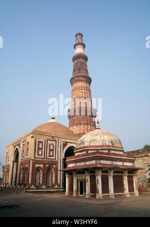Qutub Minar, Alai Darwaza, and Tomb of Imam Zamin, Qutb Minar Complex, Delhi, India Stock Photo
