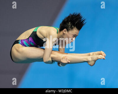 Gwangju, South Korea. 16th July, 2019. Swimming World Championship: Water Jumping. Ten-meter tower women, semifinals. Yuxi Chen from China in action. She took first place. Credit: Bernd Thissen/dpa/Alamy Live News Stock Photo