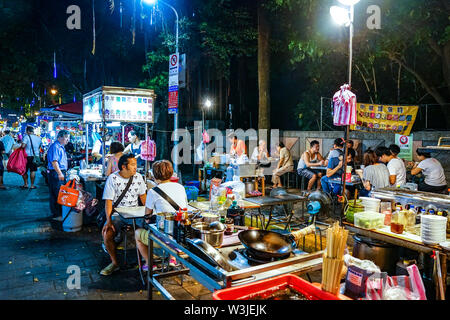 Taipei, TAIWAN - 2 Oct, 2017: Tourists and local Taiwanese people walking and shopping in the Night Market in Taipei, Taiwan. Stock Photo