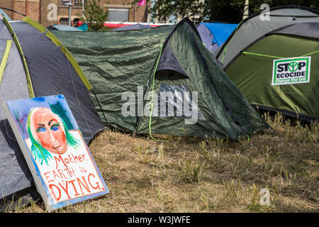 London, UK. 16 July, 2019. The climate camp prepared by climate activists from Extinction Rebellion on Waterloo Millennium Green as a base for their ‘Summer uprising’, a series of events intended to apply pressure on local and central government to address the climate and biodiversity crisis. Credit: Mark Kerrison/Alamy Live News Stock Photo