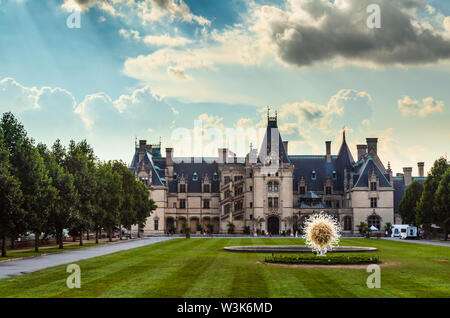 Biltmore House on the Biltmore Estate, Asheville, North Carolina, USA. On the foreground lawn is a work by glass artist Dale Chihuly. Stock Photo
