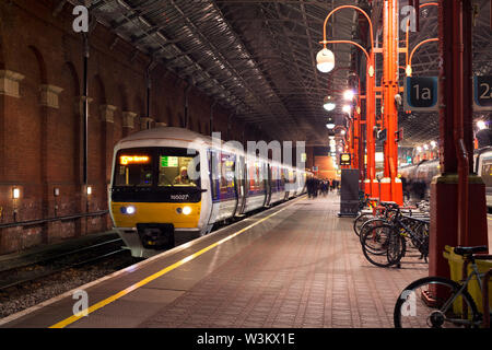 Chiltern Railways class 165 diesel train at London Marylebone with a rush hour  London Marylebone to High Wycombe service Stock Photo