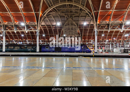 First GreatWestern Intercity 125 at London Paddington with power car 43180 (+43079 on west end of train) under the station roof Stock Photo