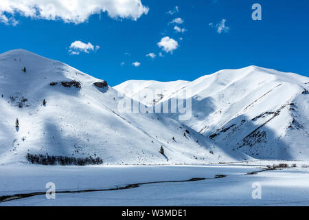 Snow covered mountains in Bellevue, Idaho, USA Stock Photo