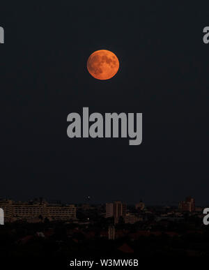Berlin, Germany. 16th July, 2019. The full moon shimmers reddish. Credit: Paul Zinken/dpa/Alamy Live News Stock Photo